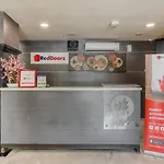 Reddoorz Premium @ D\'Season Hotel Jemursari