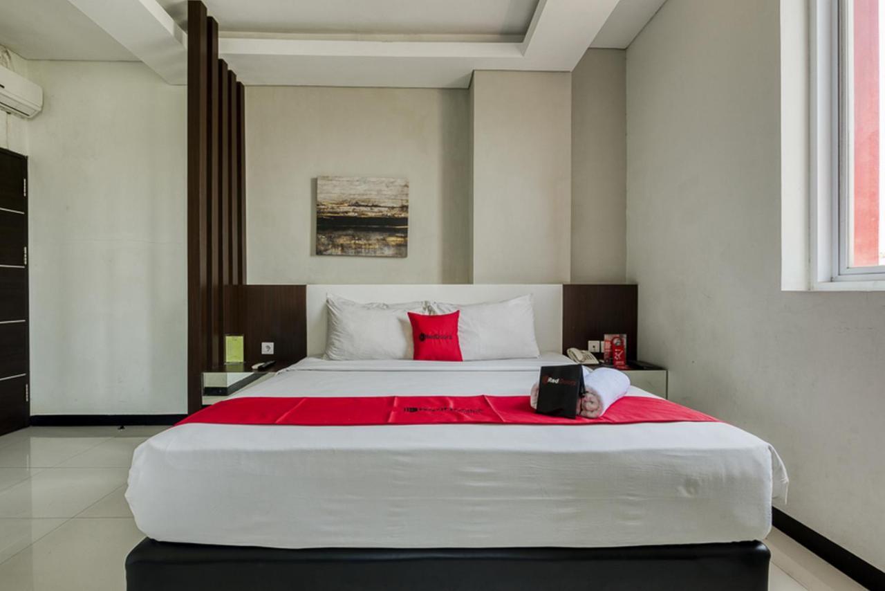 Reddoorz Premium @ D'season Jemursari 4*