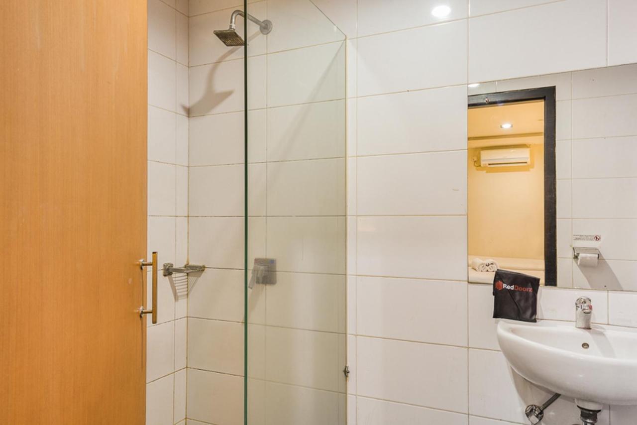Reddoorz Premium @ D'season Jemursari Surabaya