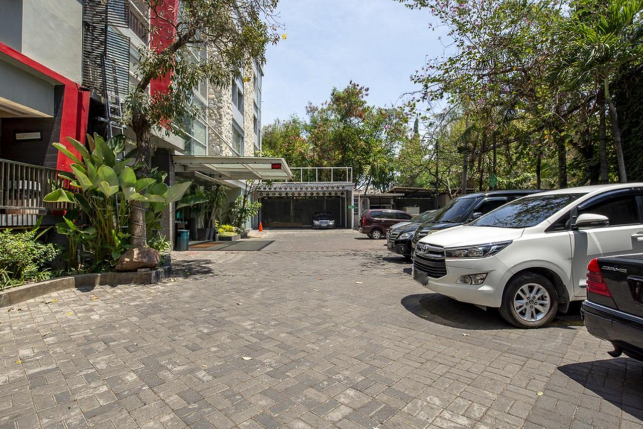 Reddoorz Premium @ D'season Jemursari Hotel Surabaya