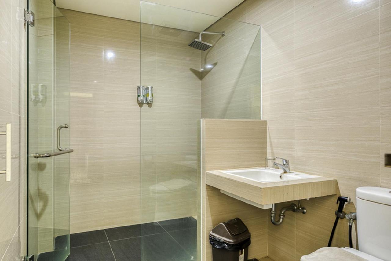Reddoorz Premium @ D'season Jemursari Hotel Surabaya